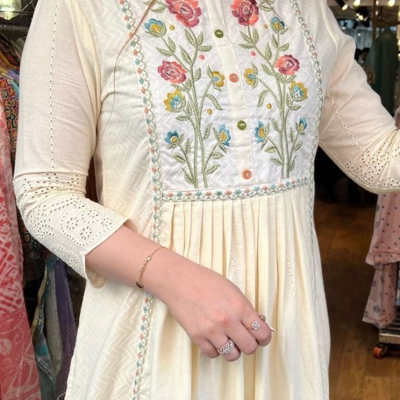 Cotton Chikankari embroidered kurta with pants and stall dupatta set in white co - Picture 3 of 6